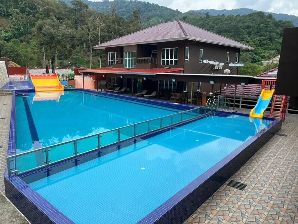 סמנייך Paradise Valley Resort Broga מראה חיצוני תמונה