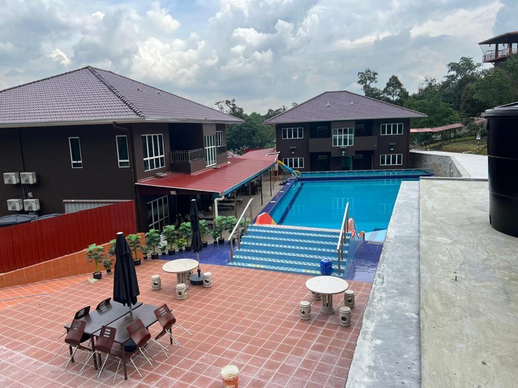 סמנייך Paradise Valley Resort Broga מראה חיצוני תמונה